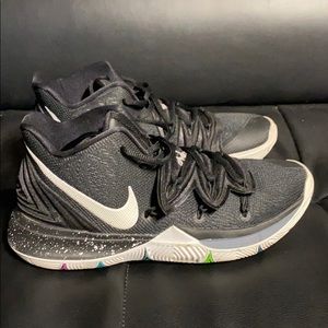 Kyrie 5 Black Magic